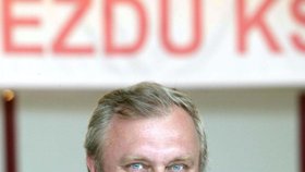 Svérazný komunista Miroslav Ransdorf s "prožíznutou" pusou