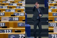 Poslanec hajloval v europarlamentu. Idiotské a neomluvitelné, zuří lidovec