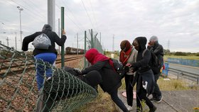 Angela Merkelová odmítá jakkoliv omezit právo běženců na azyl.