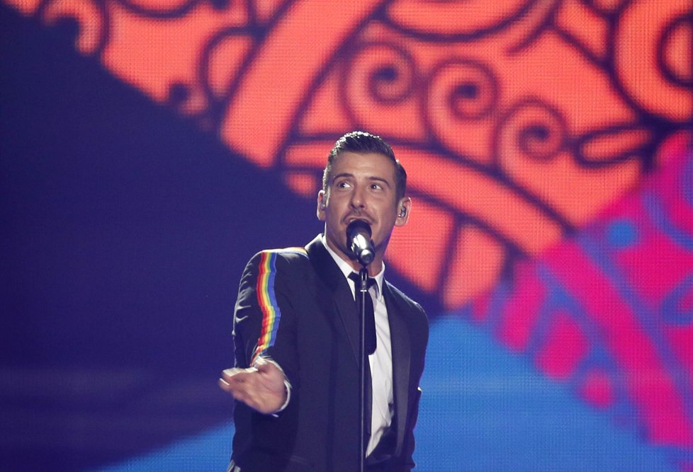 Italský zpěvák Francesco Gabbani  v Eurovizi.