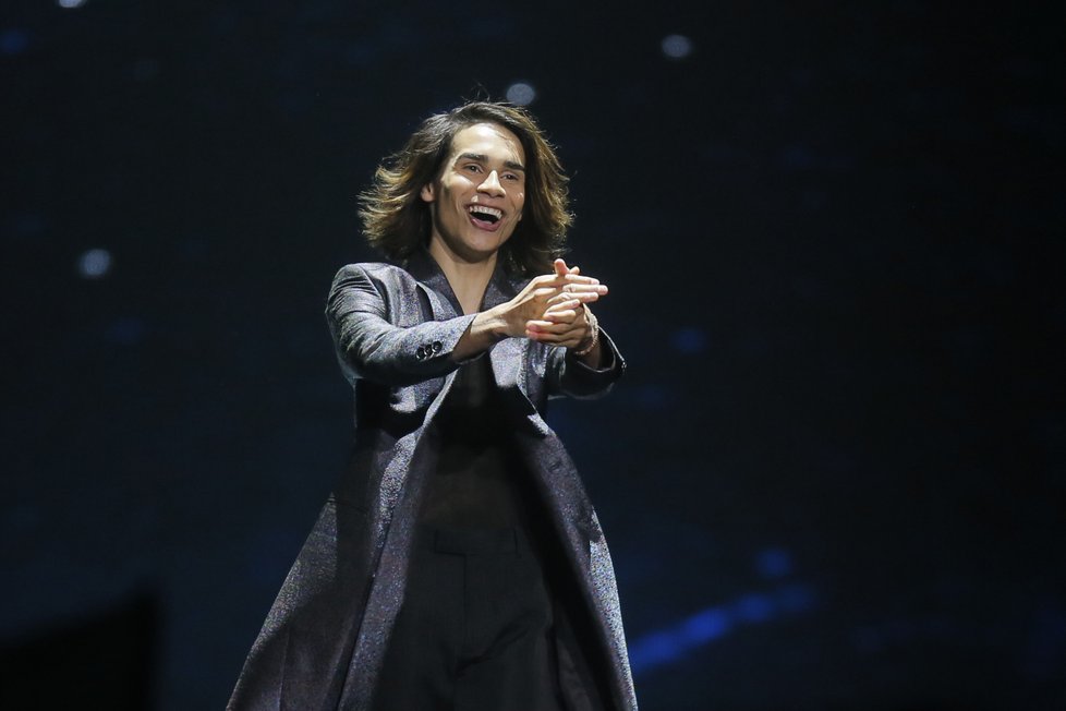 Australský zpěvák Isaiah Firebrace v Eurovizi.