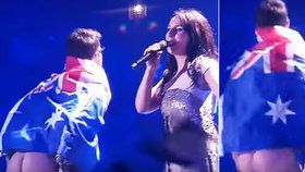 Finále Eurovize narušil fanoušek: Vystrčil do kamery nahý zadek! Policie ho již zadržela