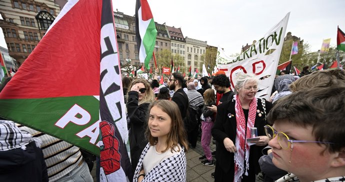 Protesty během Eurovize: Do švédských ulic vyrazila Greta i 5 000 propalestinských demonstrantů