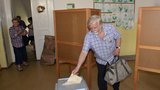 Volby jsou propadák! První den přišla jen desetina voličů