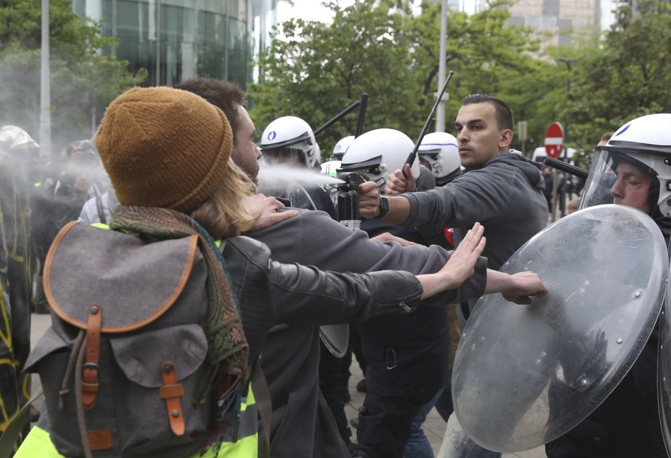 Eurovolby 2019: Protesty žlutých vest a dalších demonstrantů v belgickém Bruselu