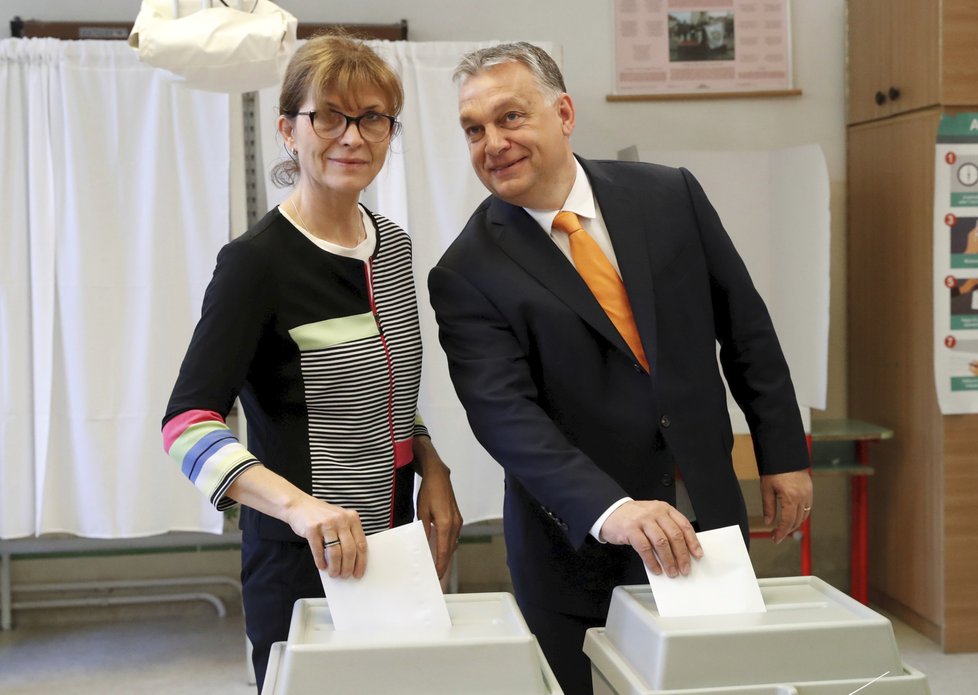 Eurovolby 2019: Maďarský premiér Viktor Orbán s manželkou Aniko Levai