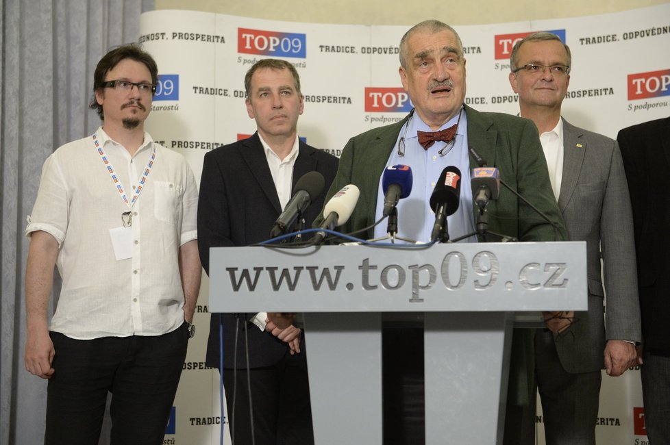 TOP 09 chybělo jen pár desetin procent k poražení Babišova ANO. Schwarzenberg mluví na tiskovce o úspěchu ve volbách.