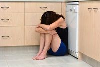 Policie obvinila mladíka kvůli sexu s nezletilou: Její rodině vyhrožoval likvidací