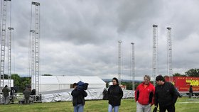 Nad megakoncertem Evy a Vaška se stahují bouřkové mraky