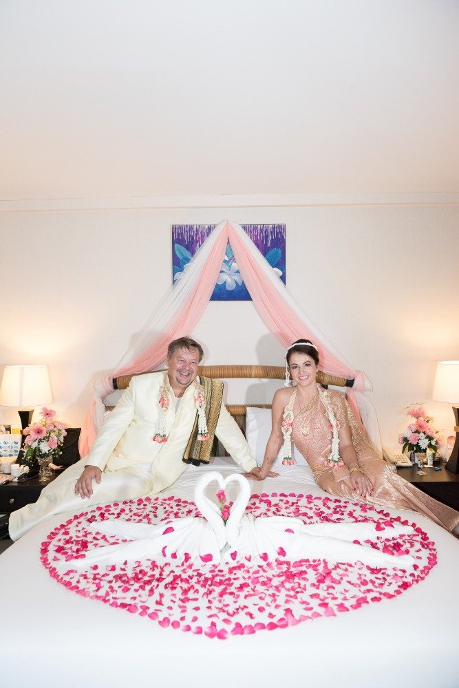 Do „svatební“ postele se v Thajsku chodí hned po obřadu. 