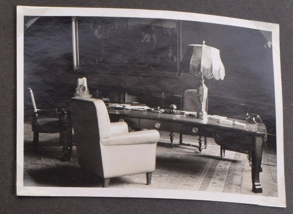 Hitlerův pracovní stůl v Říšském kancléřství.