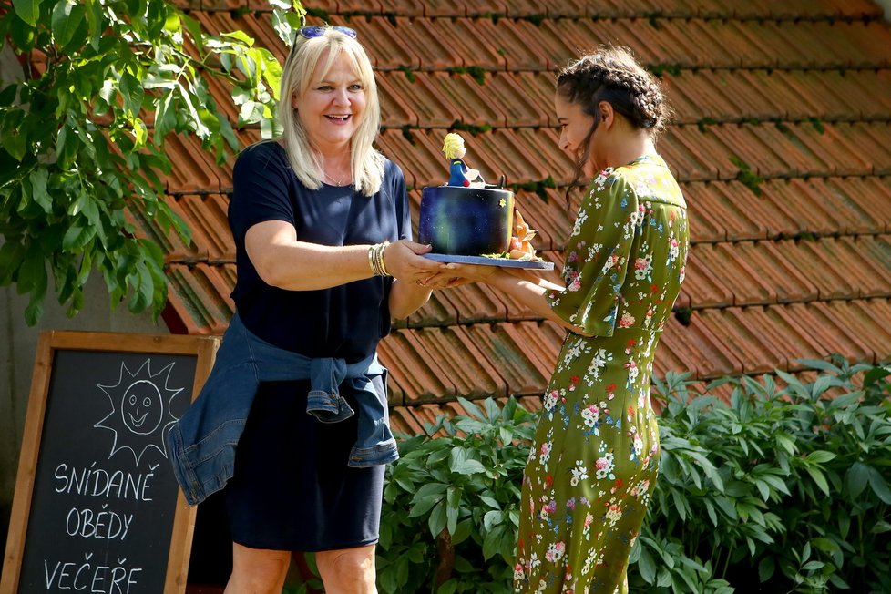 Eva Burešová oslavila sedmadvacáté narozeniny na place Slunečné.