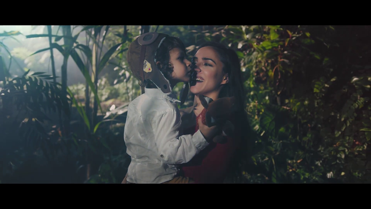 Nový klip Evy Burešové k písničce Malý princ, kde účinkuje i se synkem Nathanielem