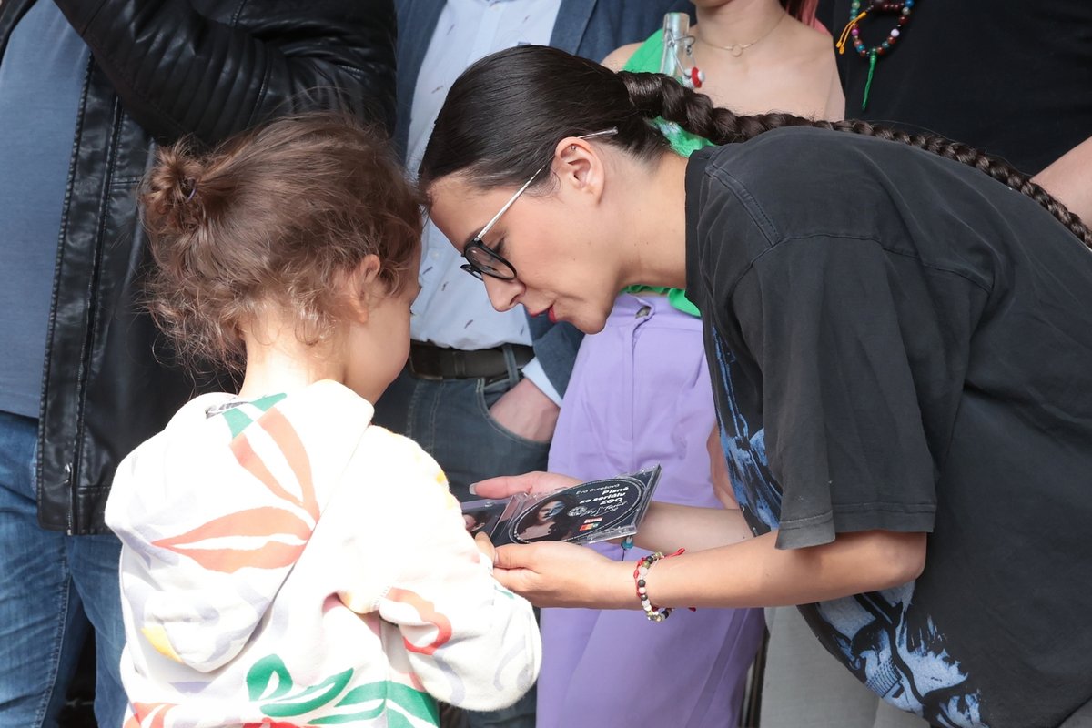 Těhotná Eva Burešová koncertuje jako o život