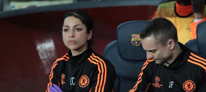 Hlavní doktorka fotbalistů Chelsea Eva Carneiro už nesmí na lavičku při zápasech