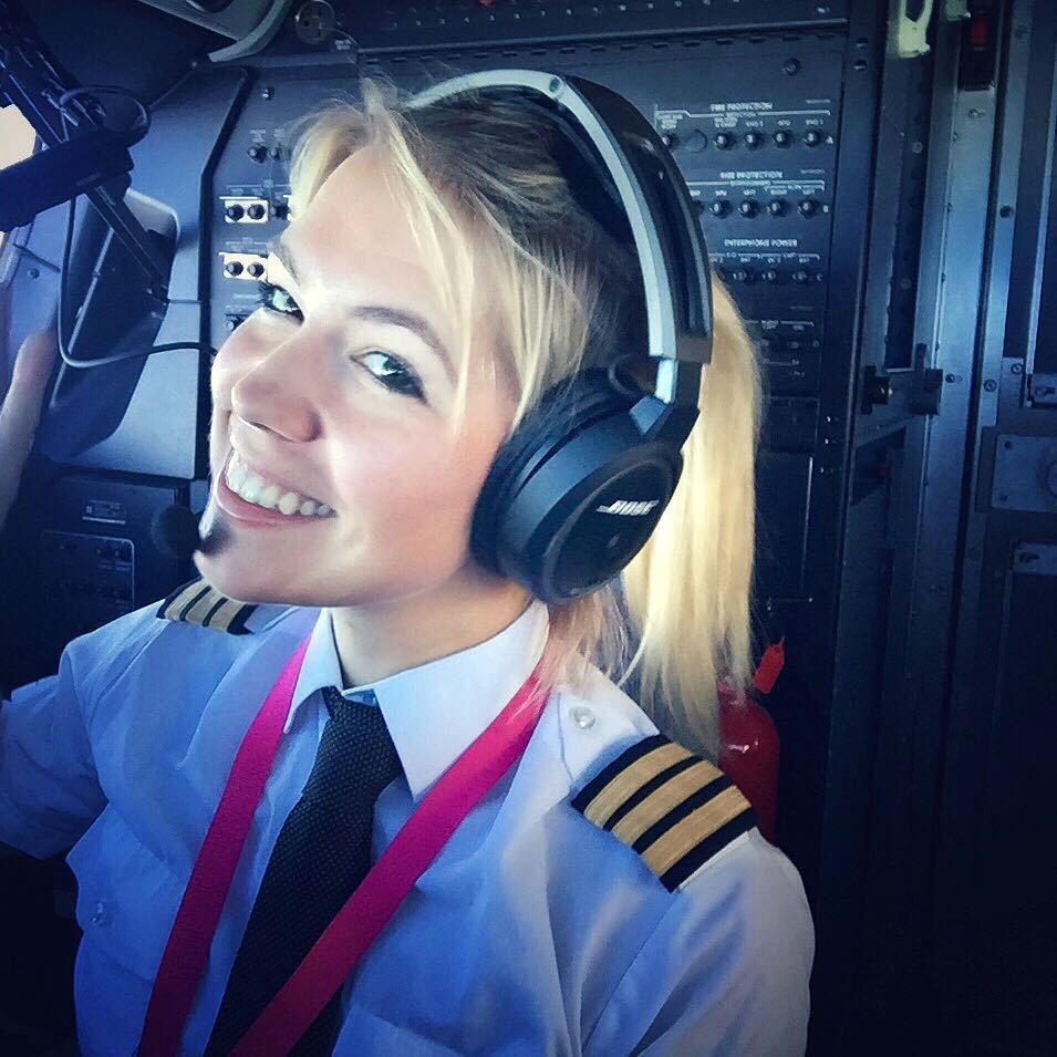 Krásná pilotka Eva Claire Marseille z Nizozemska a její dobrodružství