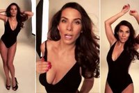 Žhavé focení Evy Decastelo: Nic než jen plavky a podpatky!