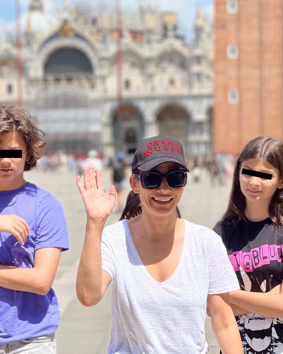 Eva Decastelo prchla s dětmi do Itálie