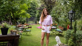 Ministryně spravedlnosti Eva Decroix na rozhovoru v rodinné restauraci Bistrot de Papa.