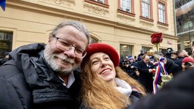 Eva Decroix s Alexandrem Vondrou (ODS) na Národní třídě (17.11.2025)