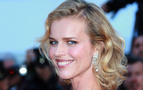 Eva Herzigová je stále sexy!