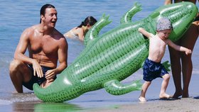 ... vyměnil ho dvouletý George za nafukovacího krokodýla.