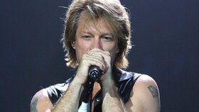 Jon Bon Jovi je zpěvák známé skupiny.
