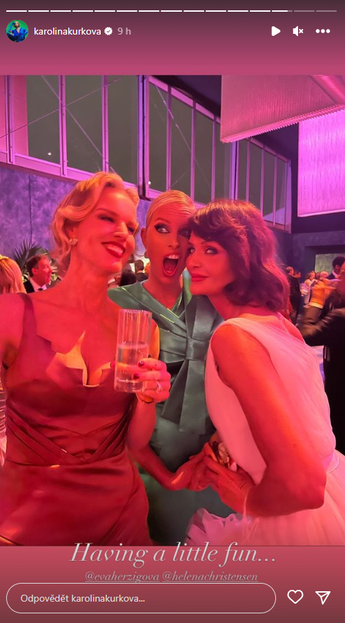 Eva Herzigová, Karolína Kurková a Helena Christensenová na oscarovém večírku Vanity Fair