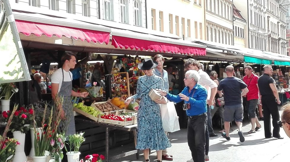 Herzigová v dobré náladě naslouchá požadavkům Jana Saudka.