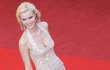 Topmodelka Eva Herzigová na festivalu v Cannes 2009.