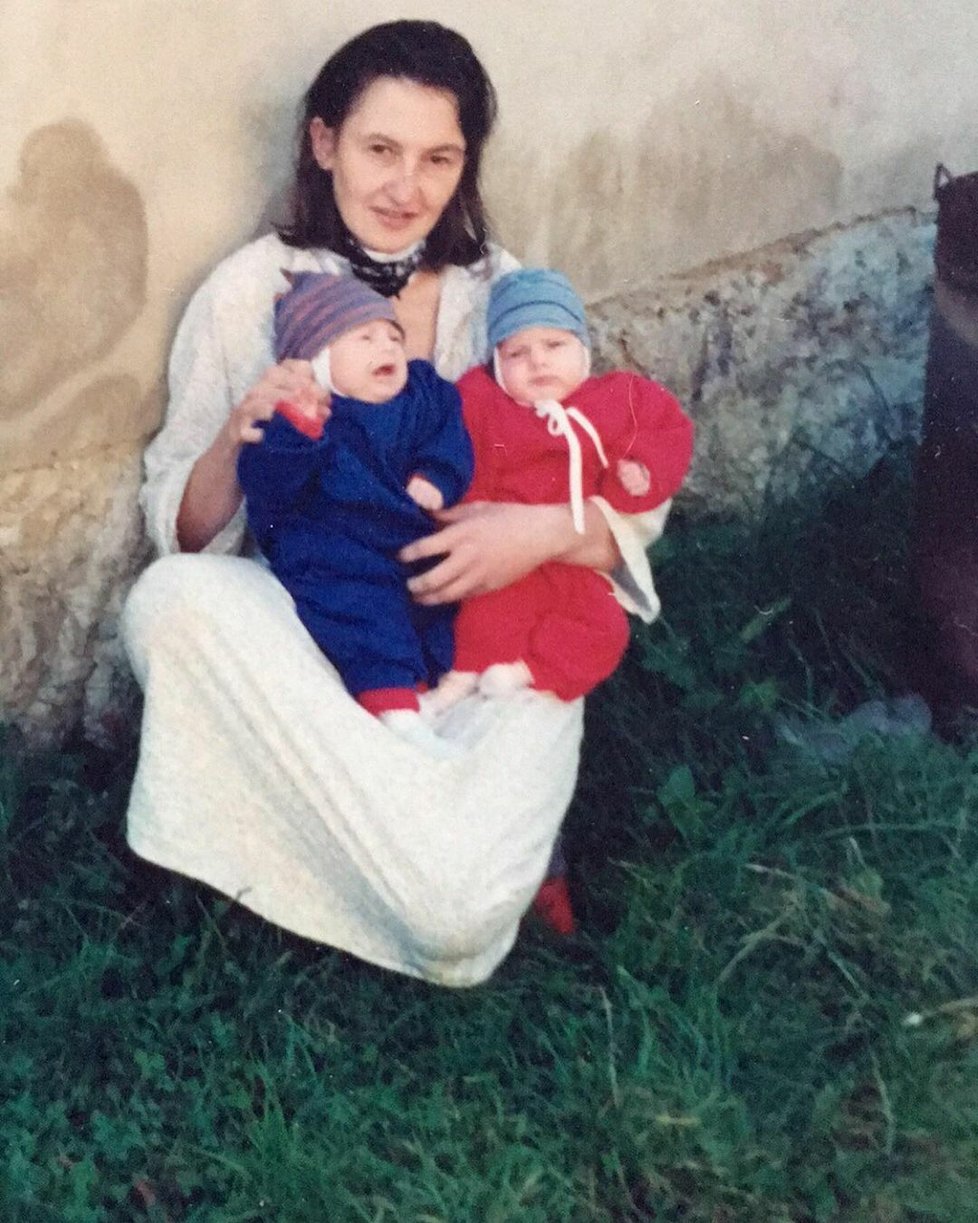Eva Holubová se svými dvojčaty