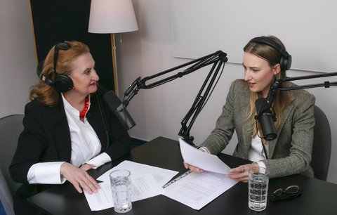 Eva Holubová má se svou dcerou podcast o menopauze. Co je k tomu vedlo?