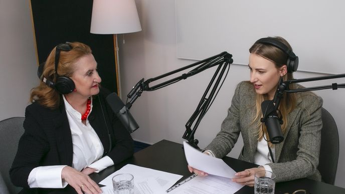 Menopauza není pauza je název nové série podcastů, kterou připravila Eva Holubová společně se svou dcerou Karolínou a odborníky za podpory Laboratoří Vichy. 