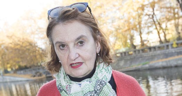 Eva Holubová chodí k psychiatrovi: Zapíjela deprese a chtěla se zabít