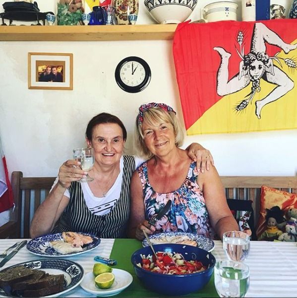 Eva Holubová na dovolené s maminkou.