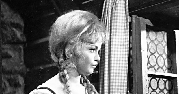 Eva Hrušková jako pracovitá Popelka v roce 1969.
