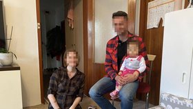 Eva se svým manželem a dcerou Hankou. Holčičku porodila jen jedenáct dní po výbuchu bytovky v Prešově.