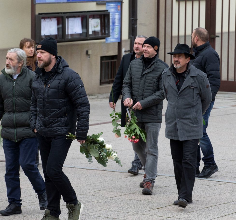 Pohřeb Evy Kocmanové: Otakar Brousek ml, Miroslav Vladyka, Filip Blažek