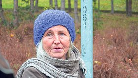 Eva Kupková (59), matka Kočího spolužačky Barbory, nejprve s nikým mluvit nechtěla. Po jednání se ale rozpovídala. Tvrdí, že Kočí si vše o svém pronásledování vymýšlí.