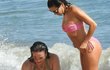 Eva Longoria si se synem užívala na pláži