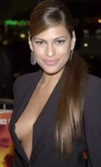 Eva Mendes a její poloodhalené ňadro