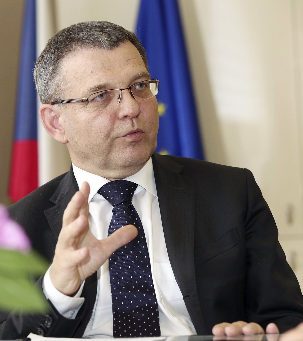 Ministr zahraničí Lubomír Zaorálek (ČSSD) se vložil do případu odebraných dětí v Norsku.