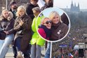 Masová demonstrace na Letné: První dáma mezi čtvrtmilionem!
