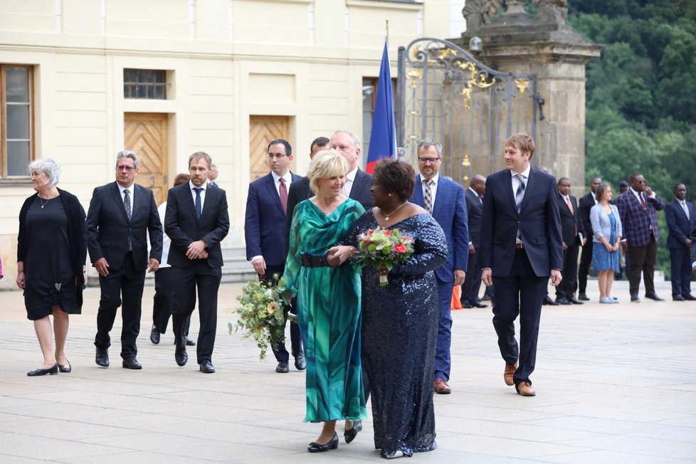 Eva Pavlová s první dámou Mosambiku na Pražském hradě (7.8.2023)