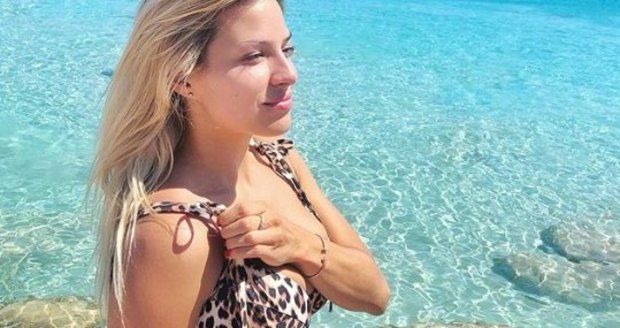 Sexy moderátorka Eva Perkausová provokuje svými sexy snímky z dovolené na Sicílii