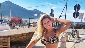 Sexy moderátorka Eva Perkausová provokuje svými sexy snímky z dovolené na Sicílii