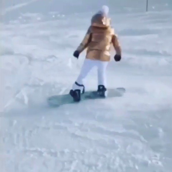 Eva Perkausová a její první &#34;krůčky&#34; na snowboardu.