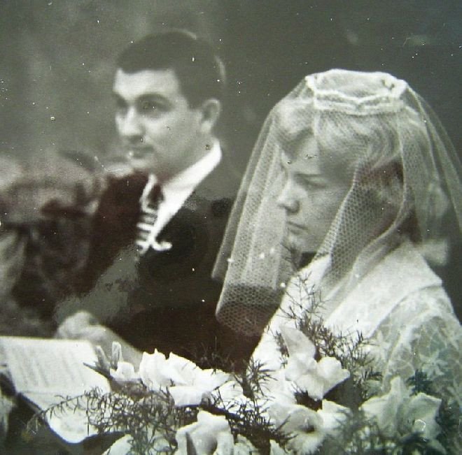 Svatba Evy Pilarové a hudebníka Milana Pilara se uskutečnila v roce 1960.