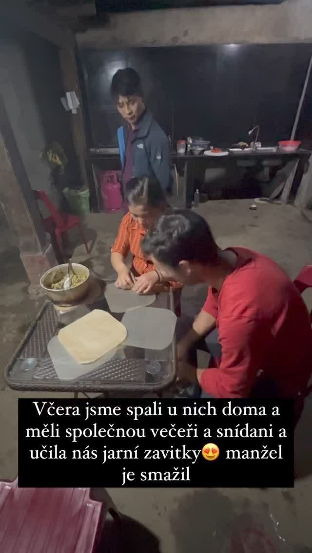Ve Vietnamu Puskarčíková se svým italským přítelem nakoukli pod pokliču přípravy pravých jarních závitků