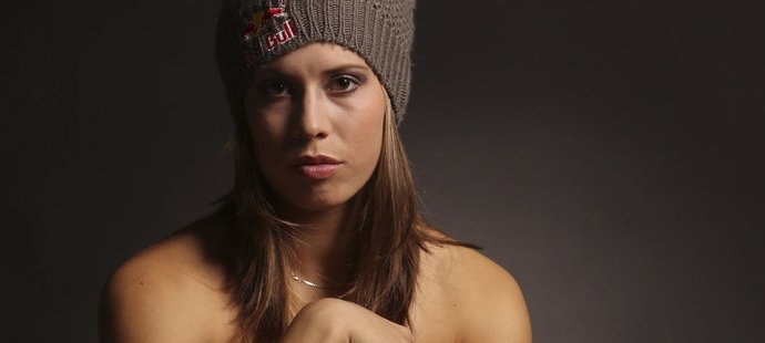 Eva Samková, kerá v neděli vyhrála zlatou medaili, je nejen nadanou snowboardistkou, ale také sexy mladá žena.